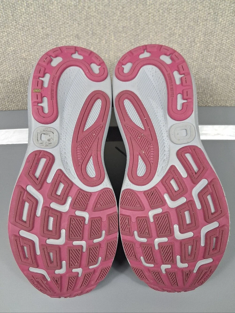 Brooks Adrenaline GTS 24 Shoes Womens 10 Grey Pink Running Stability Walking